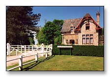 La conciergerie du Ch&acirc;teau et du Parc de Nacqueville, d'o&ugrave; les visites guide&eacute;s partent.